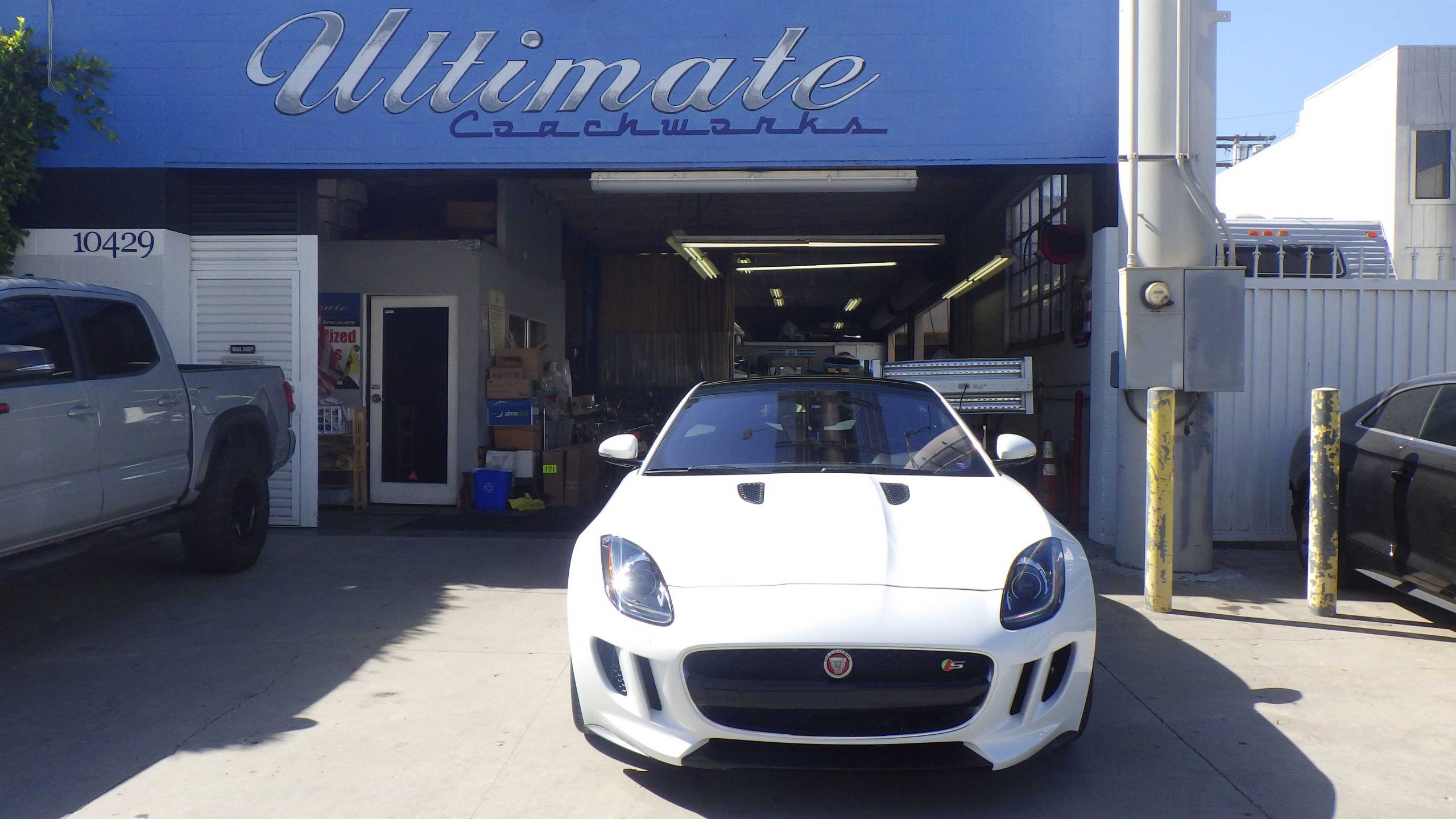 011_Gallery_2017-Jaguar-F-Type-3840x2160_001