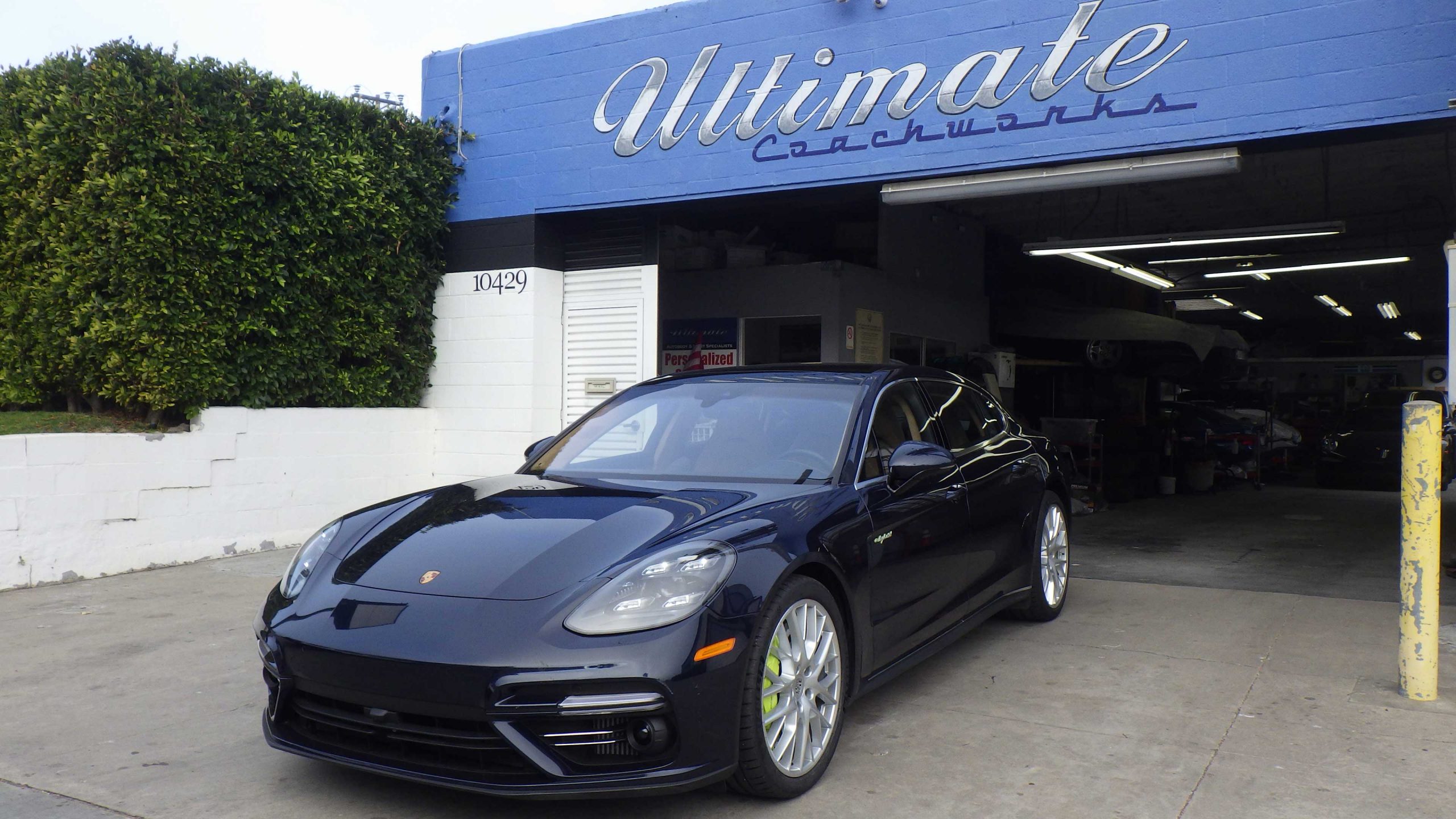 012_Gallery_2017-Panamera-Executive-Turbo-Hybrid-3840x2160_001