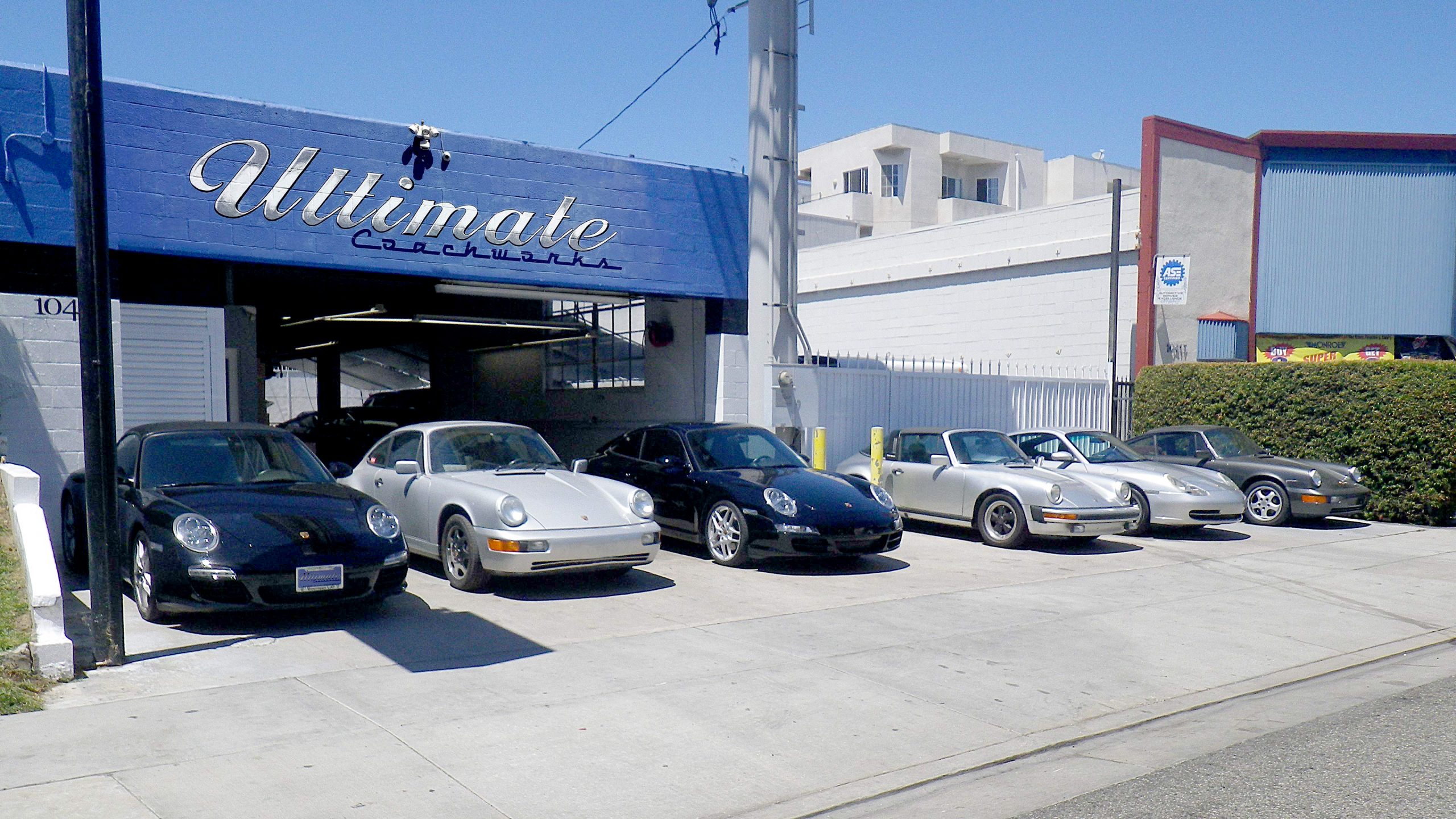 022_Gallery_Six_cars_001