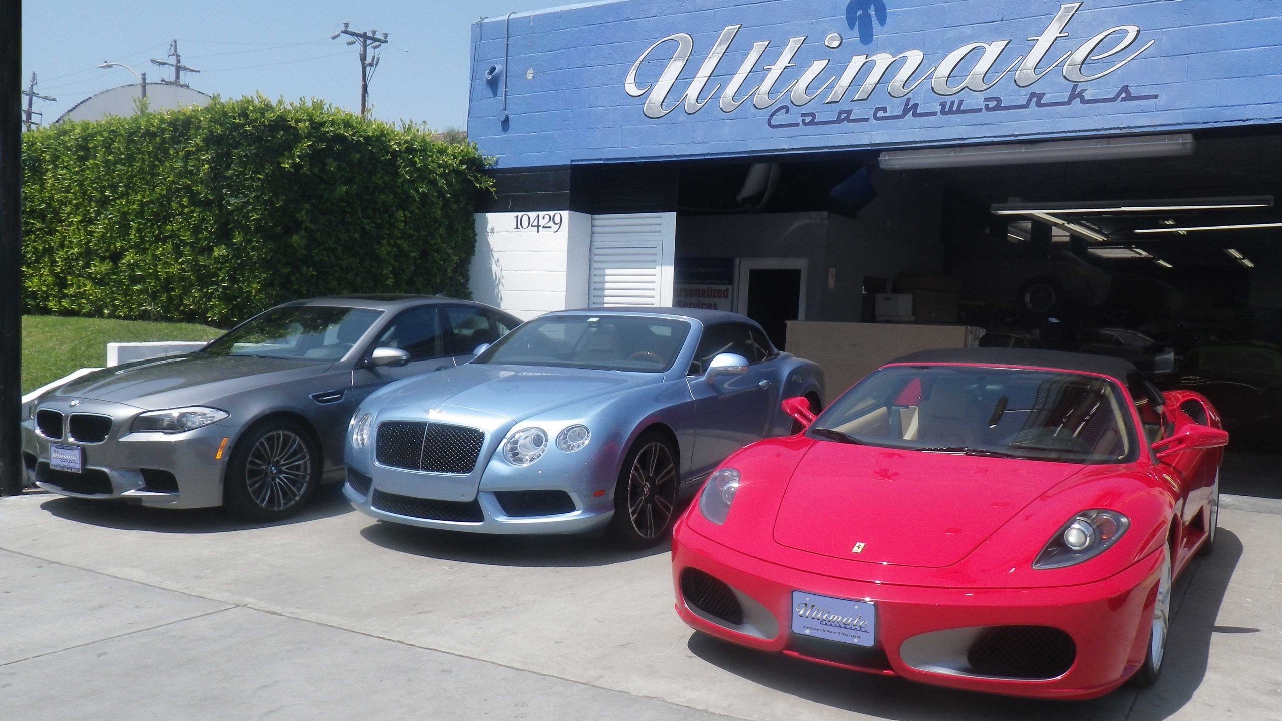 023_Gallery_Three_cars_001