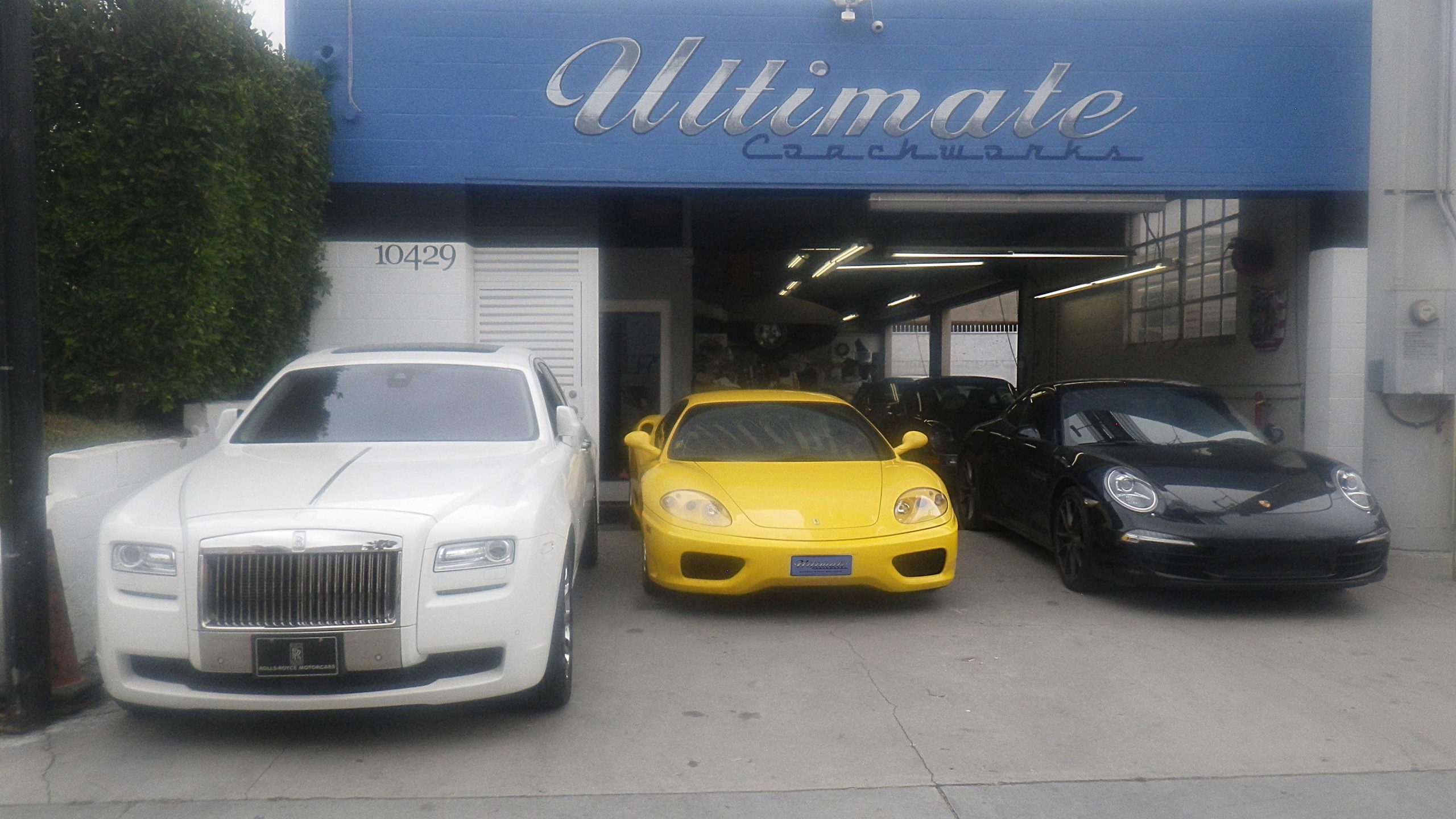 025_Gallery_Three_cars_003