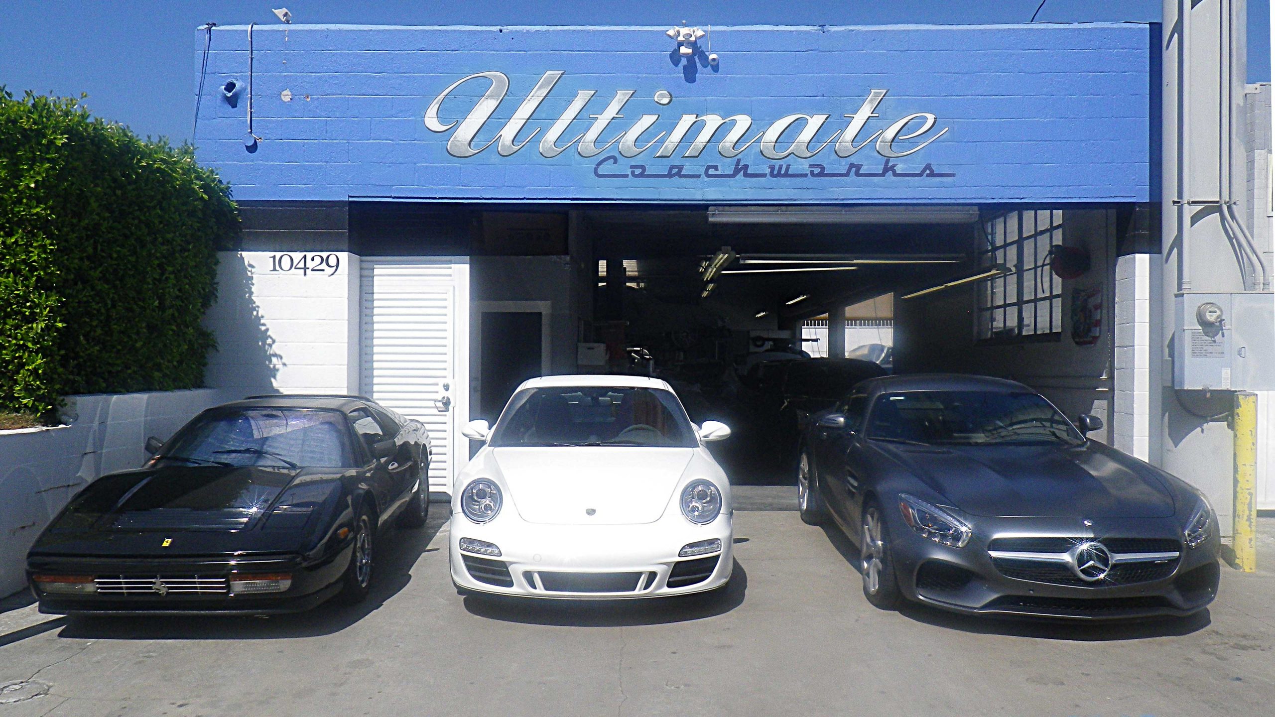 026_Gallery_Three_cars_004