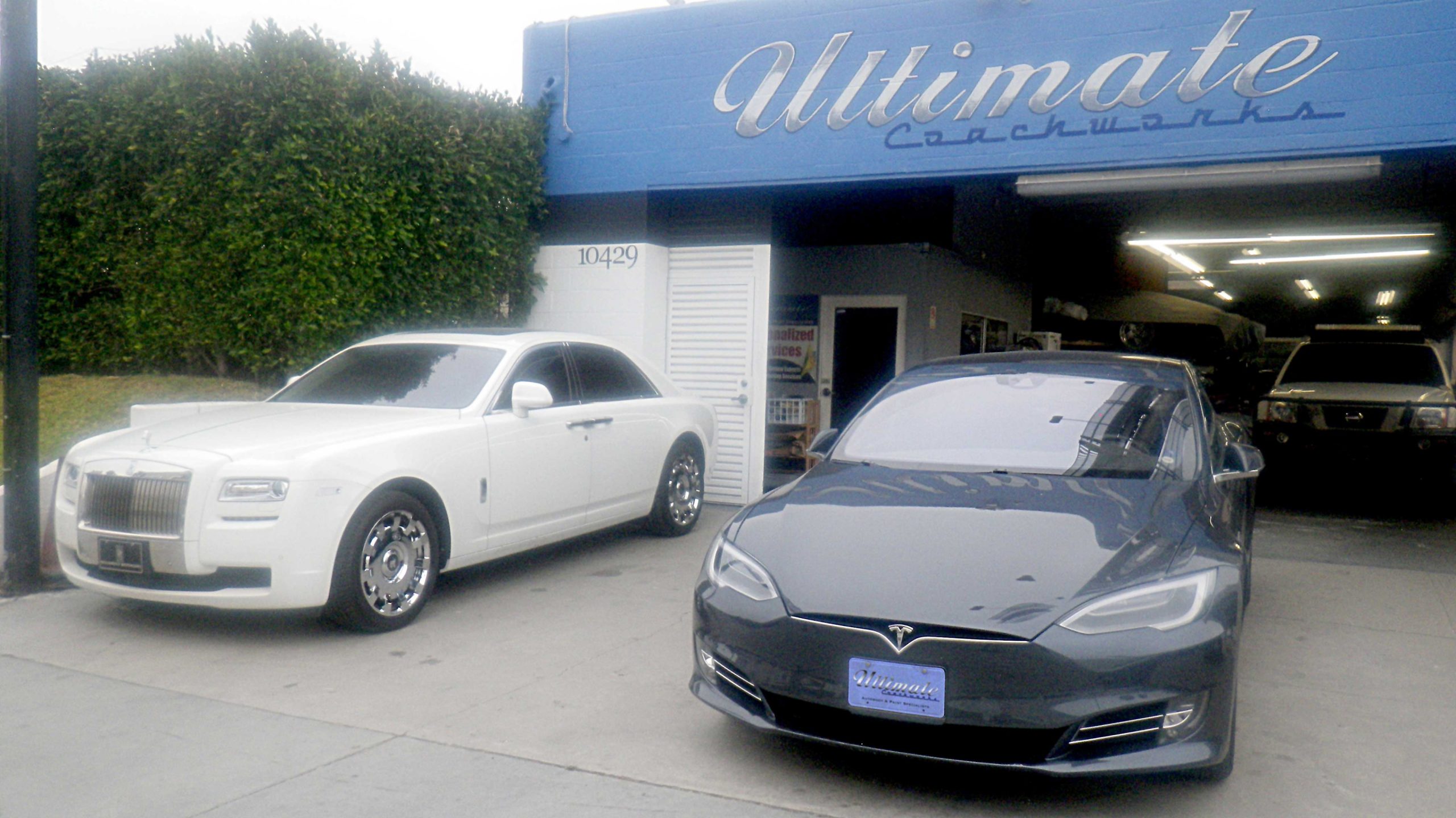 029_Gallery_two_cars_002